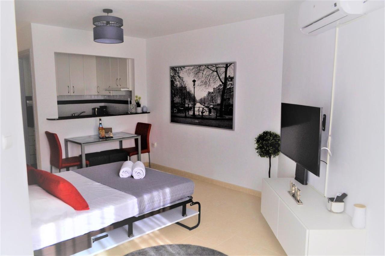 Апартаменты Studio In The Center Of Торремолинос Экстерьер фото