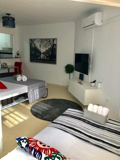 Апартаменты Studio In The Center Of Торремолинос Экстерьер фото